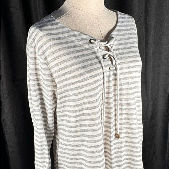 (L/XL) Simply Noelle Gray and White Horizontal Striped Tunic - Picture 2 of 13